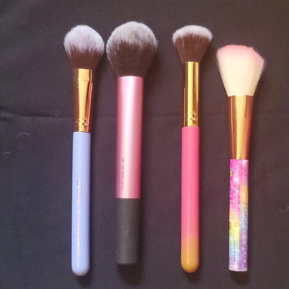 Bundle of make up brushes